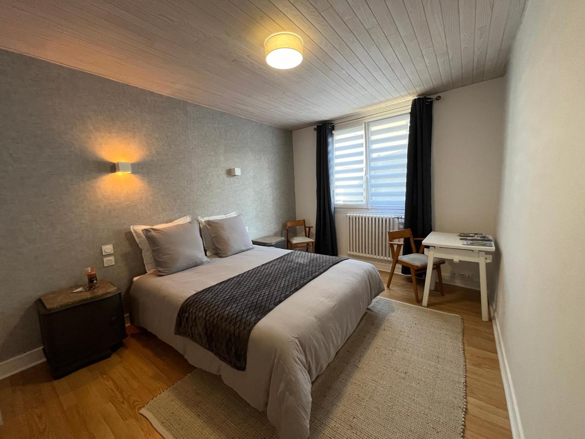 Les Remparts Bed & Breakfast Chateauneuf-du-Faou Luaran gambar